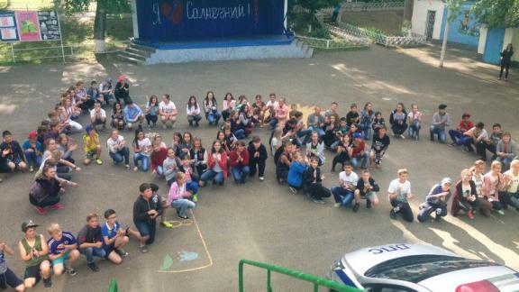 Танцевальный флешмоб в поддержку ПДД устроили 250 ребят в Шпаковском районе