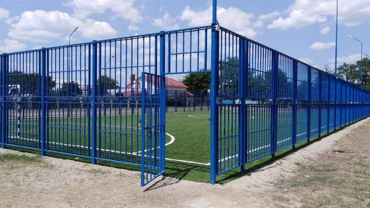 В школе Невинномысска появилась новая спортивная площадка
