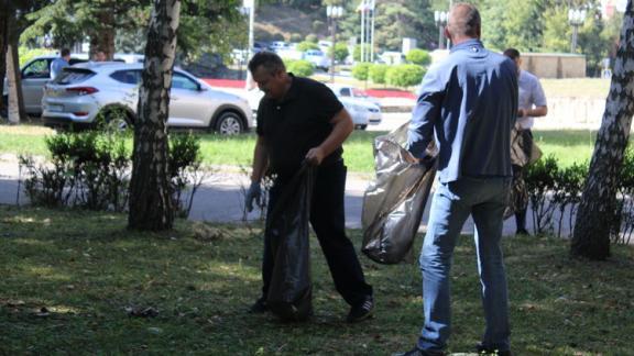 Жители Кисловодска очистили город от бытового мусора