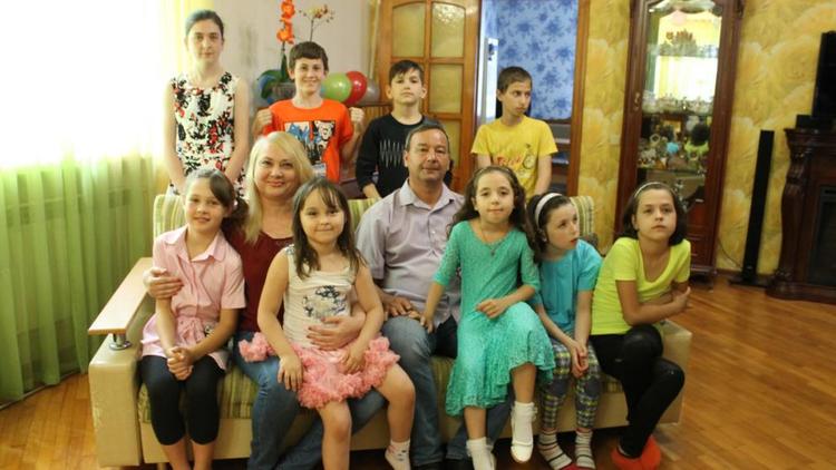 9 приемных детей воспитывает семья из Невинномысска