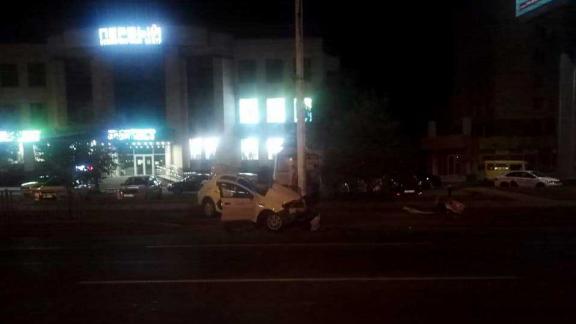 В Ставрополе водитель врезался в опору ЛЭП на улице Доваторцев