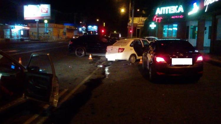 В Ставрополе из-за лихача столкнулись 4 автомобиля, ранены 2 человека