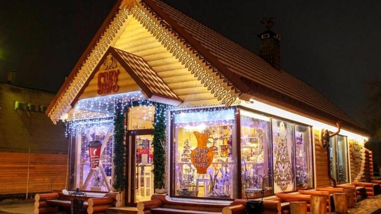 Самые «новогодние» магазины и рестораны назвали в Ставрополе