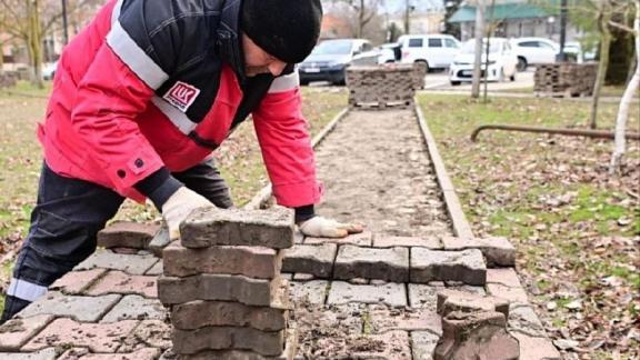 В Будённовске началось благоустройство сквера «Улыбка»