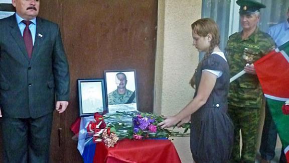В память о герое Василии Квитко в его родной школе открыли мемориальную доску