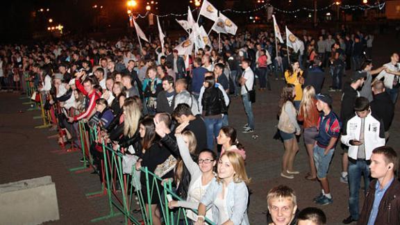 Молодежная акция «Голосуй и танцуй» в Ставрополе: «Саранча», «Чили» и другие
