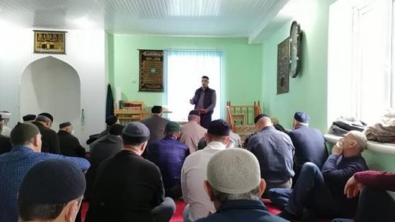 Ставропольский имам провёл беседу с мусульманами села Русского
