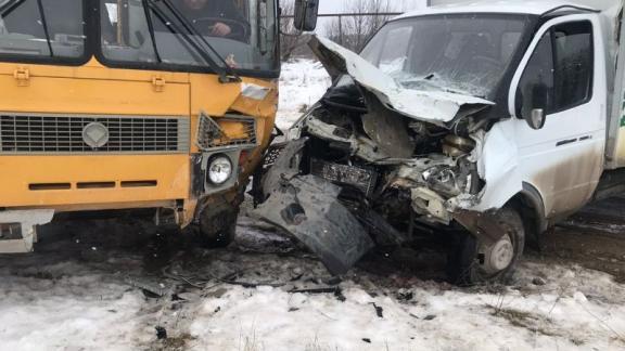 В Предгорном районе «ГАЗель» врезалась в автобус с 20 школьниками