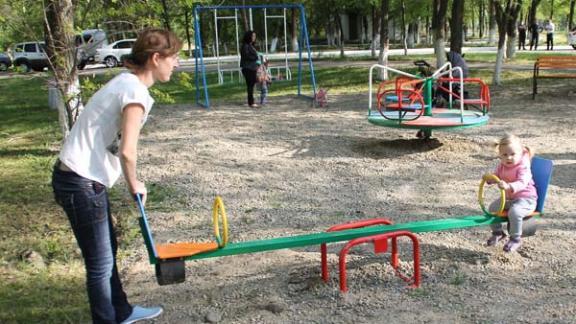 «ЕвроХим» помог установить в Невинномысске детские игровые и спортивные площадки