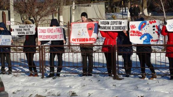 Акция «Зимним дорогам безопасное движение» прошла в Александровском районе