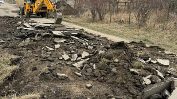 В городе Лермонтове на 12 участках стартовал ремонт дорог 