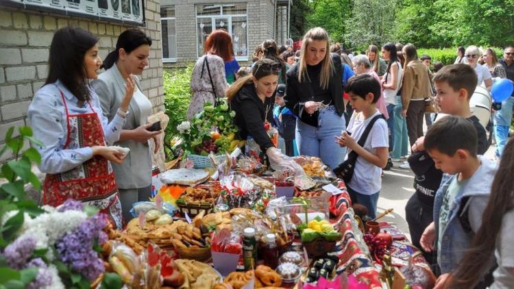 Почти 300 тысяч рублей на расходы бойцов СВО собрали на ярмарке в Ессентуках
