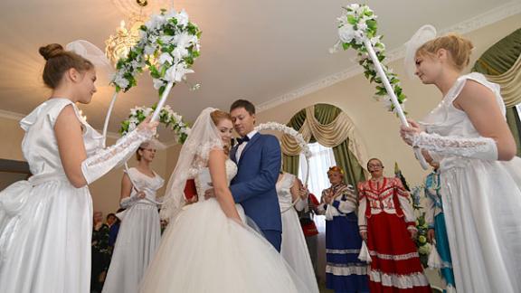 На Ставрополье стартовало голосование за лучшего ведущего торжественной регистрации брака