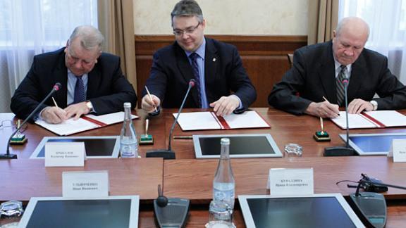 Правительство, профсоюзы и работодатели Ставрополья подписали трехстороннее соглашение о социальном партнерстве