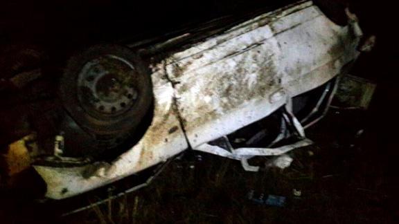 Вблизи Буденновска перевернулся автомобиль, водитель и пассажир - в больнице