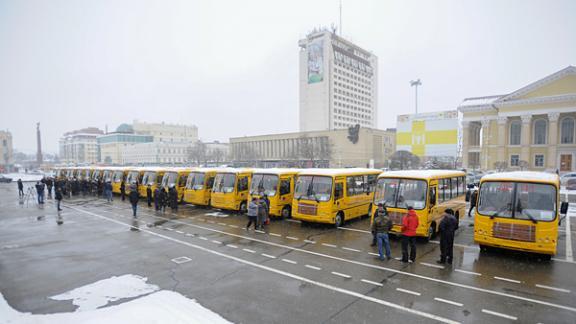 17 новых автобусов передали школам Ставрополья