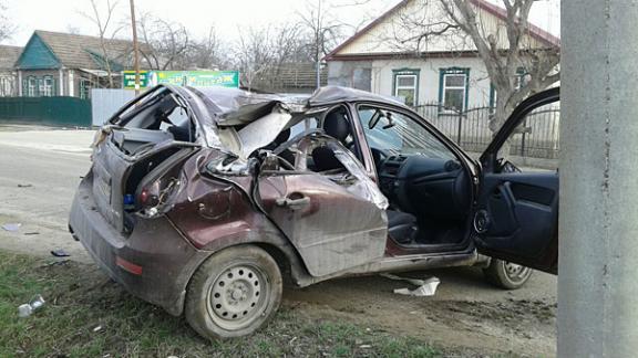 В Пятигорске автомобиль врезался в трамвайную опору, пассажир погиб