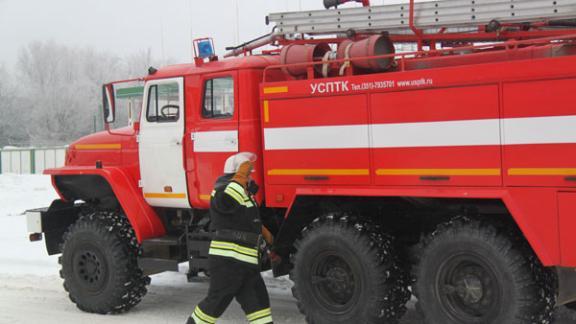 В Невинномысске потушили пожар в ларьке по продаже автозапчастей