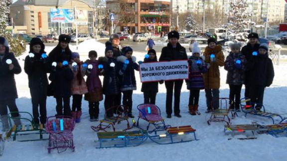 Юные жители Ставрополя обезопасили санки световозвращателями