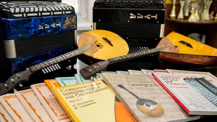 Будённовскую школу искусств укомплектовали музыкальными инструментами