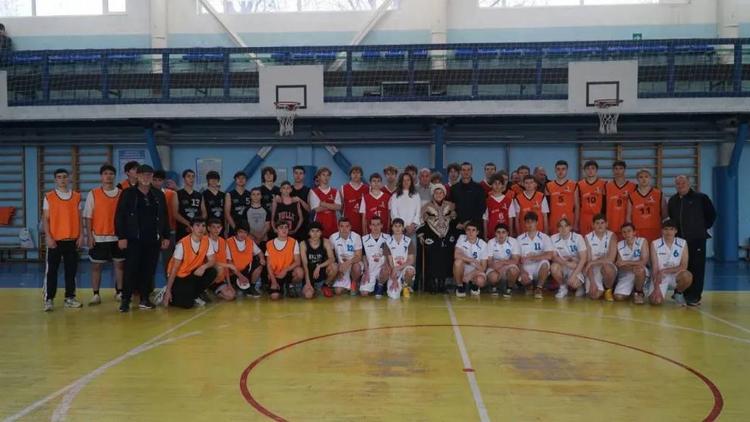 Баскетболисты из села Журавского вошли в тройку сильнейших в округе