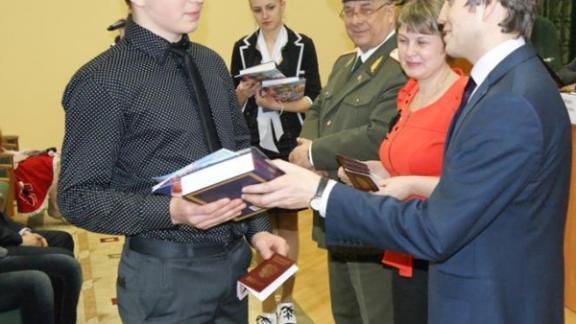 22 юных ставропольца получили паспорта граждан России накануне Дня защитника Отечества