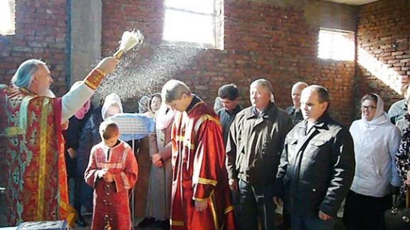 Первый молебен отслужили в строящемся храме великомученика Димитрия Солунского в Невинномысске