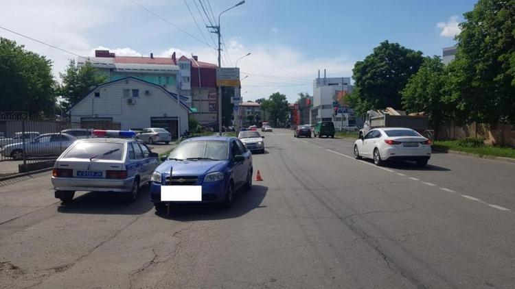 Автоледи, проехавшая на красный свет, сбила 10-летнюю школьницу в Ставрополе