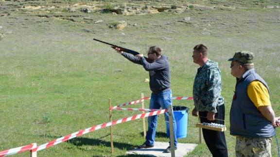 Турнир по спортивной стендовой стрельбе среди сотрудников минсельхоза провели в Александровском районе