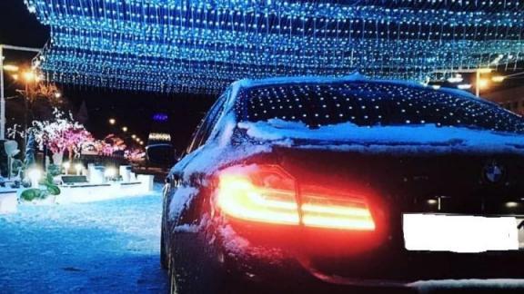 Владелец BMW заехал под «Звёздное небо» в Ставрополе ради красивого снимка