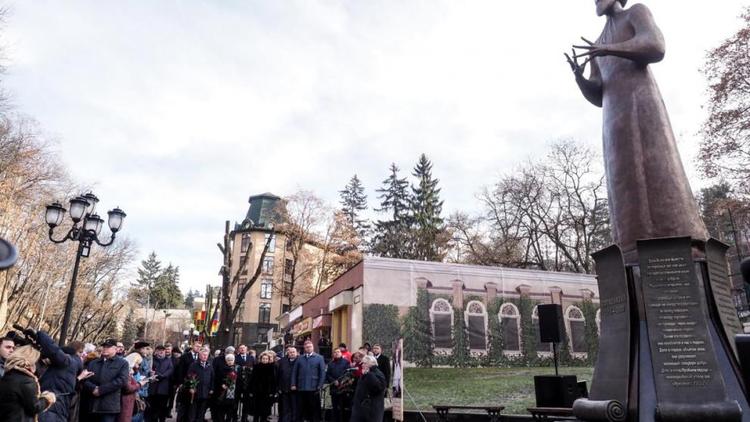 В Кисловодске открыт памятник Александру Солженицыну