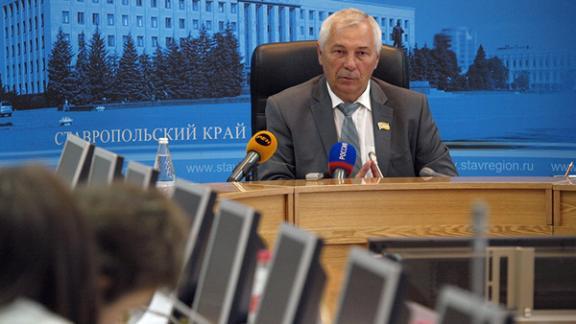 Министр сельского хозяйства края Александр Мартычев рассказал о прогнозах на урожай-2013 и поддержке регионального АПК