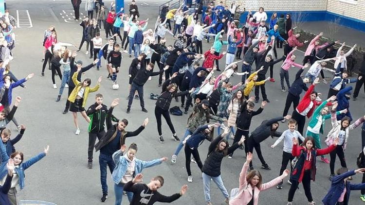 Спортивные квесты собрали в школах Невинномысска сотни юных физкультурников