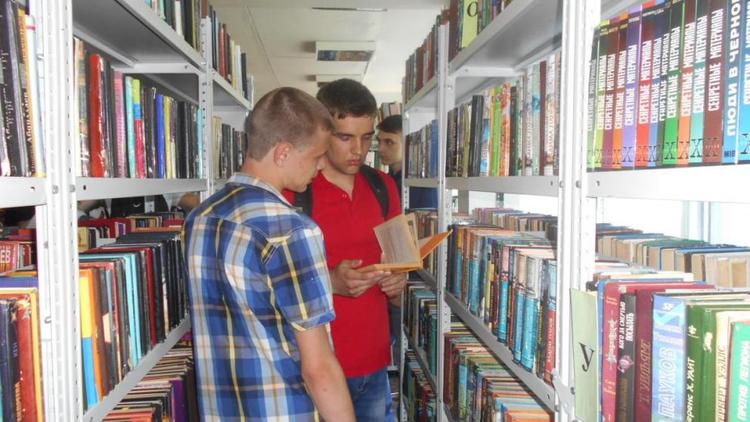 В Невинномысске читателей учат работать с библиотечным фондом