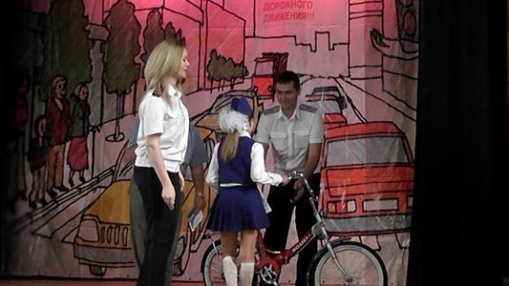 ЮИДовцы – победители конкурса «Законы дорог уважай!» в подарок получили велосипеды