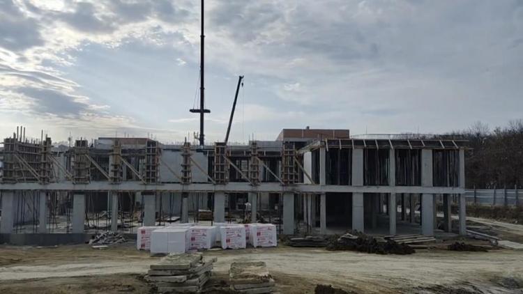 Каркас здания новой школы на улице Чапаева в Ставрополе готов на 70 процентов