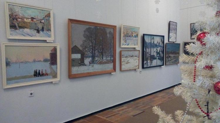Три зимних месяца нашли отражение в предновогодней экспозиции Ставропольского музея изобразительных искусств