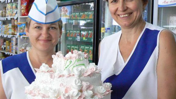 Около 80 кг праздничных тортов изготавливают ежедневно мастерицы Петровского района