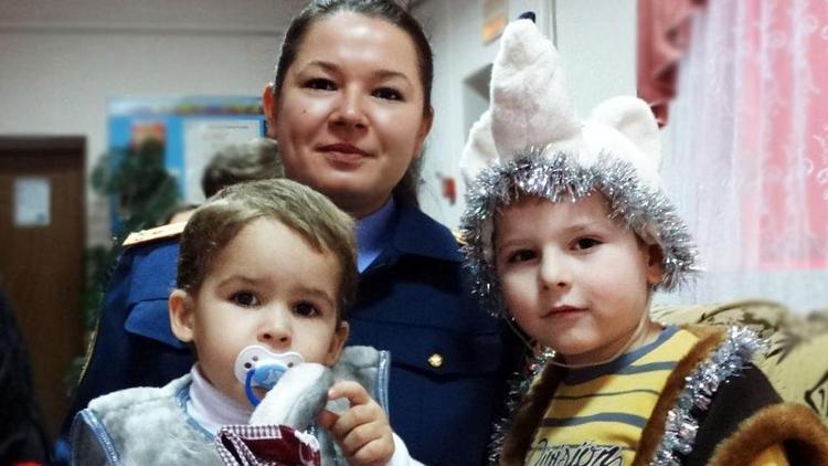 Накануне праздников следователи пришли с подарками в подшефный детский дом