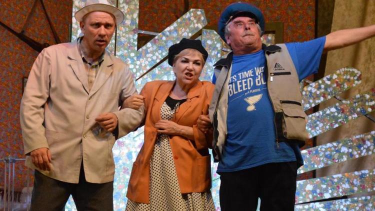 «Семейную кадриль» привезли актёры ставропольского драмтеатра в Дивное