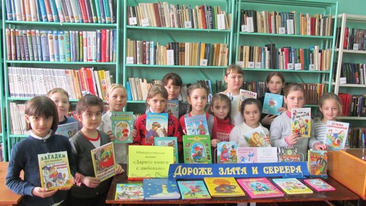 Жители Александровского района дарили книги с любовью