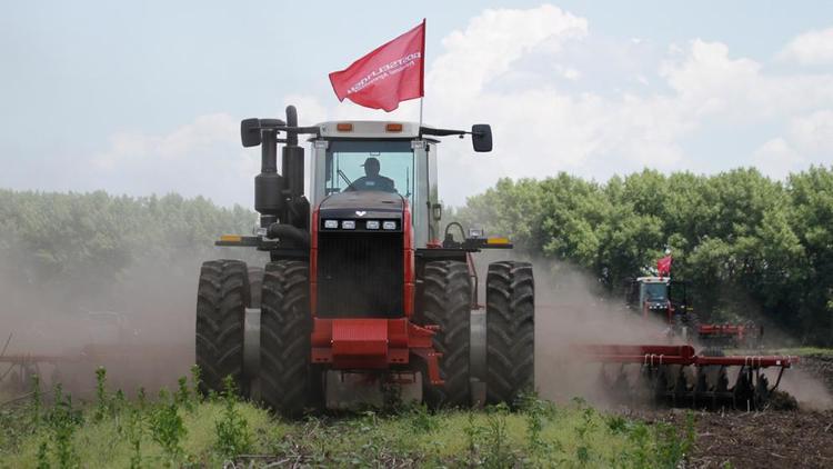 День поля на Ставрополье отметили выставкой и тест-драйвом сельхозтехники