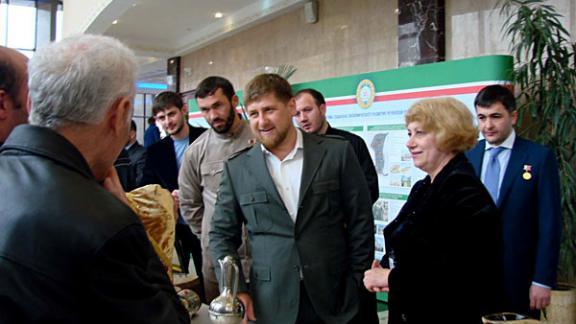 Ставропольцы представили народную выставку на творческом форуме в Грозном