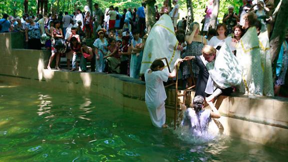 Массовое крещение пройдет в Ставрополе на Холодных родниках