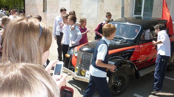 Школьники Ставрополя приняли участие в автопробеге «Обелиски воинской Славы»
