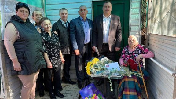 В Новоалександровске поздравили местную жительницу с 100-летним юбилеем