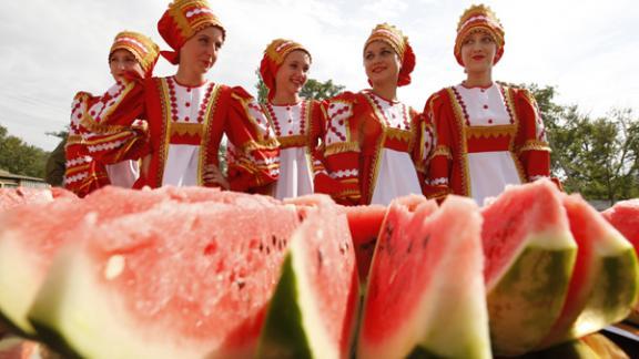 Казаки-некрасовцы представили фольклорно-этнографический праздник «Наследники традиций» в Левокумском районе
