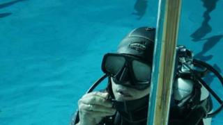 Ставропольские спасатели проходят тренировку в бассейне «Юность»