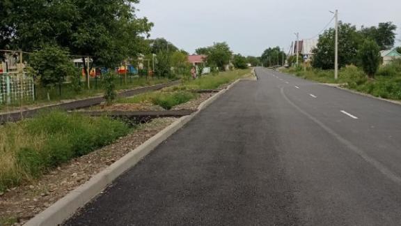 В Кочубеевском округе Ставрополья отремонтировали дорогу к сельской школе