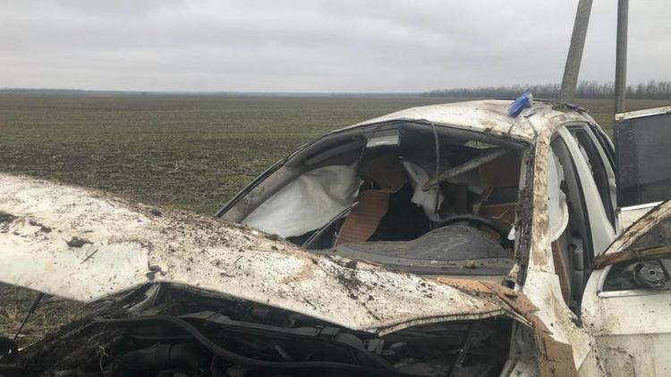 Лихач в Кировском районе опрокинул машину, пассажир умер